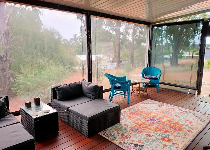 Warren Retreat - Cozy And Tranquil 2 Brm Home